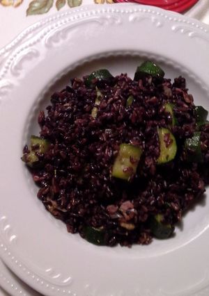Foto di Riso venere zucchine e speck croccante