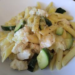 A picture of Cheesy Penne with Zucchini.