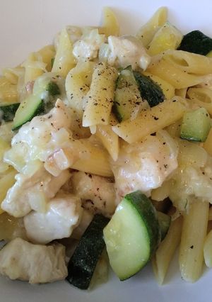 A picture of Cheesy Penne with Zucchini.