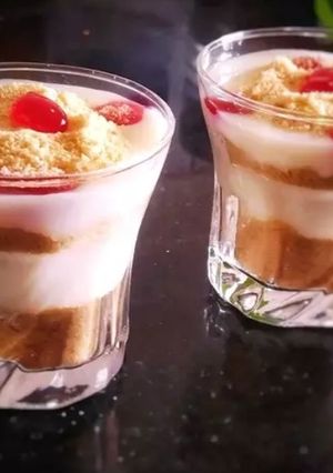A picture of Vanilla custard and biscuit pudding.