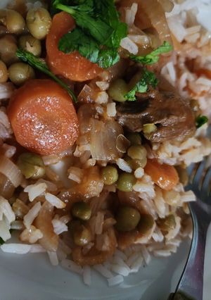 Una foto de Arvejas salteadas con arroz y verduras