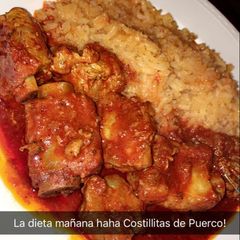 A picture of Costillitas de Puerco en Salsa Roja (spare ribs in red sauce).