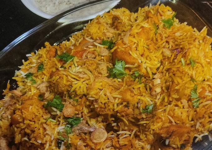 Karachi Biryani 😋 Recipe By Bushra Mazhar Cookpad