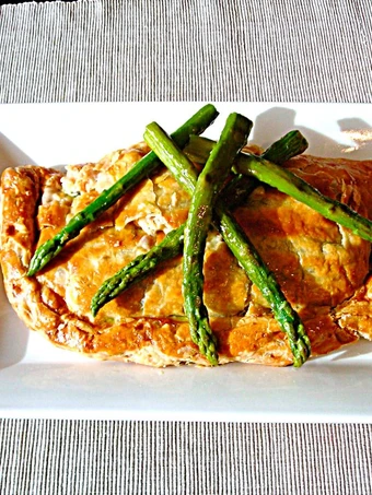 Receta Empanada de salmón y espárragos trigueros  que Delicioso