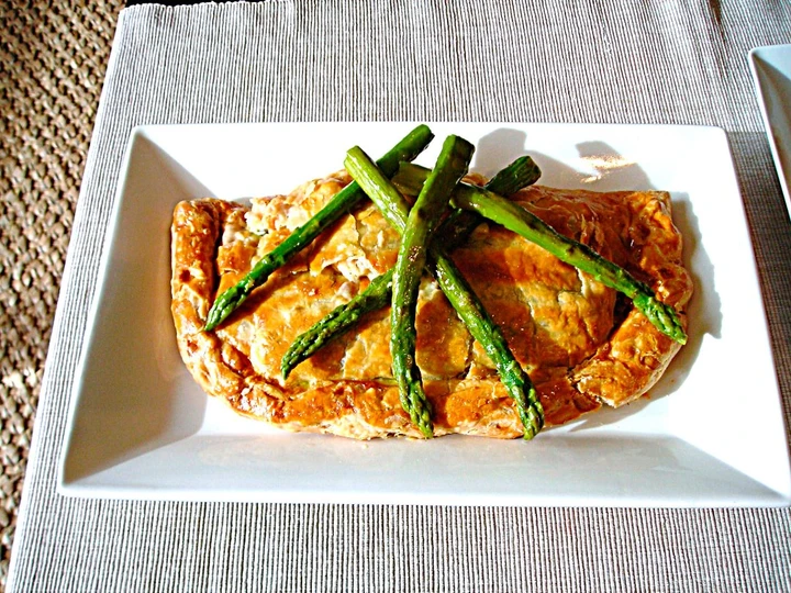 Receta Empanada de salmón y espárragos trigueros  que Delicioso