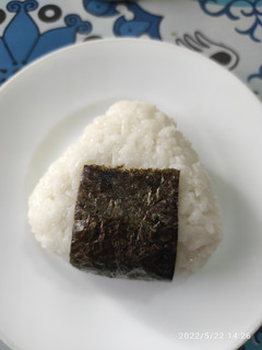 Una foto de Onigiris de atún