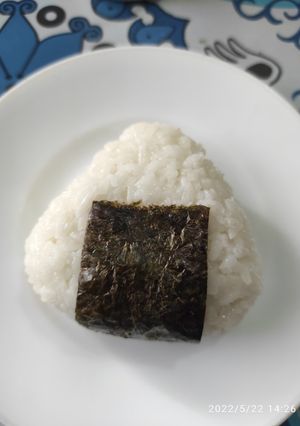 Una foto de Onigiris de atún