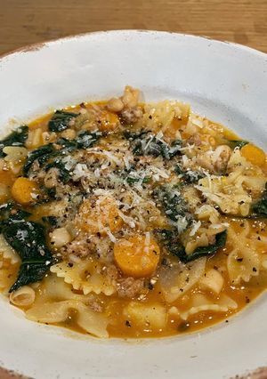 รูปของ ซุปทอสคาน่า กับ พาสต้าโบว์ (Toscana Soup with Farfalle Pasta)