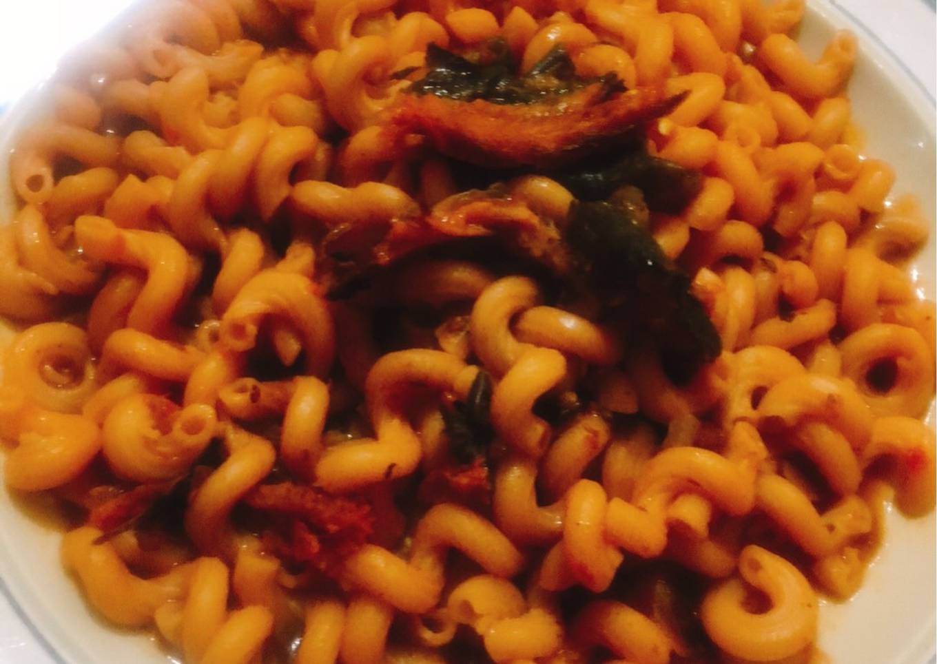 Macaroni with dried fish