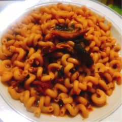 A picture of Macaroni with dried fish.