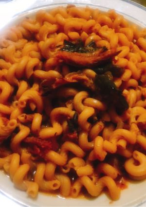 A picture of Macaroni with dried fish.