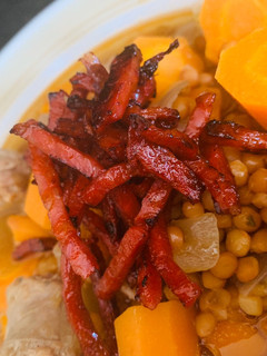 Una foto de Lentejas express con crujiente de chorizo