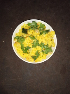 કાંદા પૌંઆ (Kanda Poha Recipe In Gujarati) રેસીપી મુખ્ય ફોટો