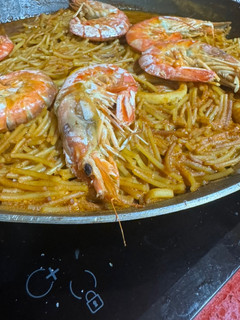 Una foto de Fideuá