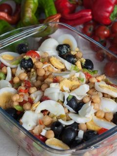 Una foto de Ensalada de garbanzos (de aprovechamiento)
