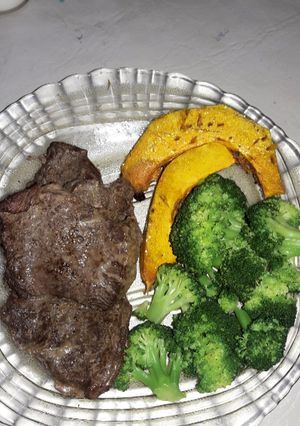Una foto de Carne con vegetales