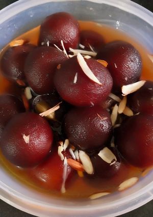 गुलाब जामुन (gulab jamun recipe in Hindi) रेसिपी मुख्य फोटो