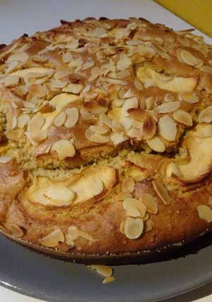 Une photo de Gâteau aux pommes et aux amandes