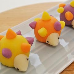 A picture of Small Nerikiri Wagashi: "Hedgehog".