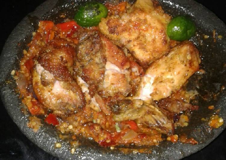 Resep Ayam penyet sambel limo😋, Enak Banget