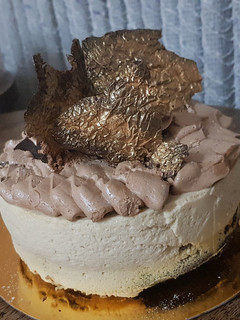 Una foto de Tarta brownie con mousse de café