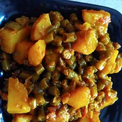 A picture of Potatoes and French beans.