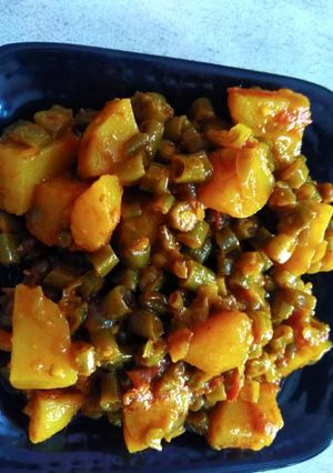 A picture of Potatoes and French beans.