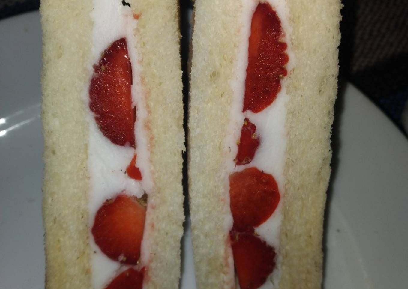 Sandwich strawberry