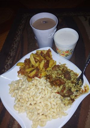 A picture of White macaroni and egg sauce.