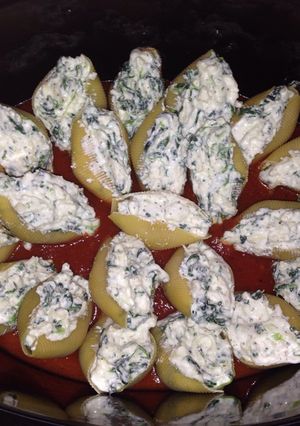A picture of Spinach Stuffed Shells.