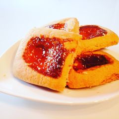 Biscuits with Jam A picture of Biscuits with Jam.