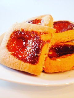 A picture of Biscuits with Jam.