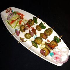A picture of Aloo hariyali tikka.