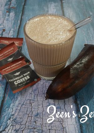 A picture of Coffee and Red Banana Smoothie.