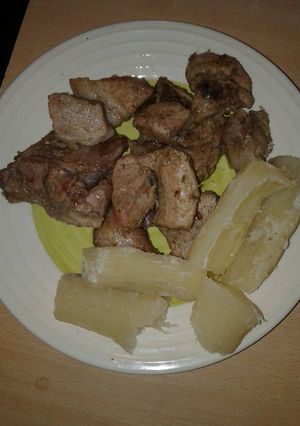 Una foto de Jamón de cerdo frito con mandioca