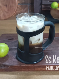 Foto resep Es Kopi Kulit Jeruk / Orange Peel Ice Coffee