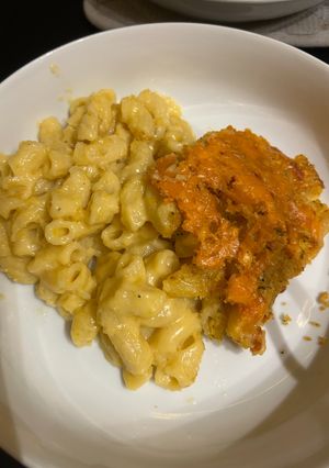 A picture of Homemade macaroni cheese.