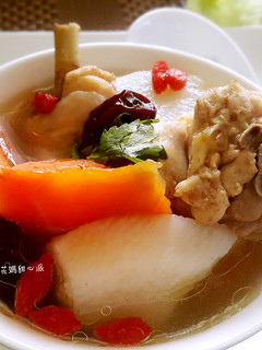 黃耆補氣養身雞湯(電鍋版) 的食譜成品照片