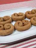 Biscotti con il vino cotto con esubero di lievito madre