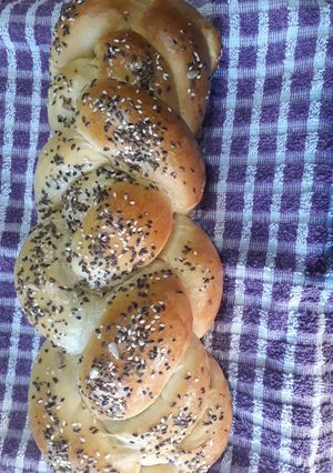 Una foto de Pan Jalá tradicional pan judío