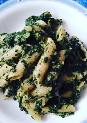 Zdjęcie przepisu Makaron penne ze szpinakiem.