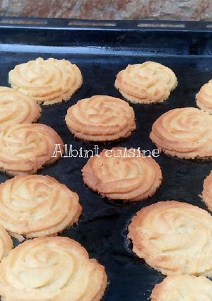 A picture of Butter cookies.