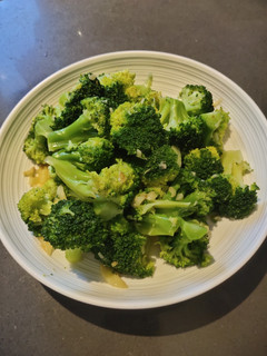A picture of Buttered Brocolli.