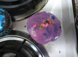 Una foto de Cupcakes con frosting de uva