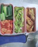 Cánh gà chiên nước mắm sa tế. Cơm hộp trưa nay