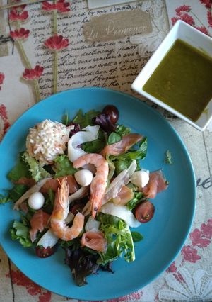 Foto principal de Ensalada de ahumados con vinagreta de pistachos y miel