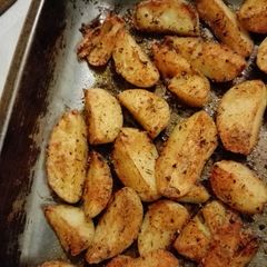 A picture of Roast potato wedges.