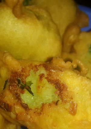 A picture of Batata Vada.