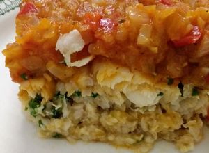 Una foto de Filete de merluza al horno, con ensalada