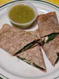 Burritos de frijoles con espinaca y queso